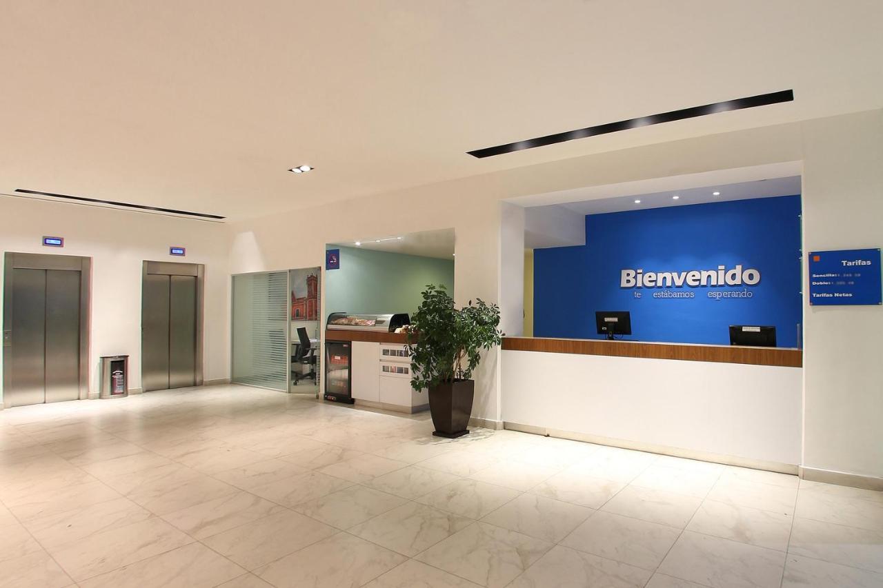 One Queretaro Plaza Galerias Hotel Exterior photo