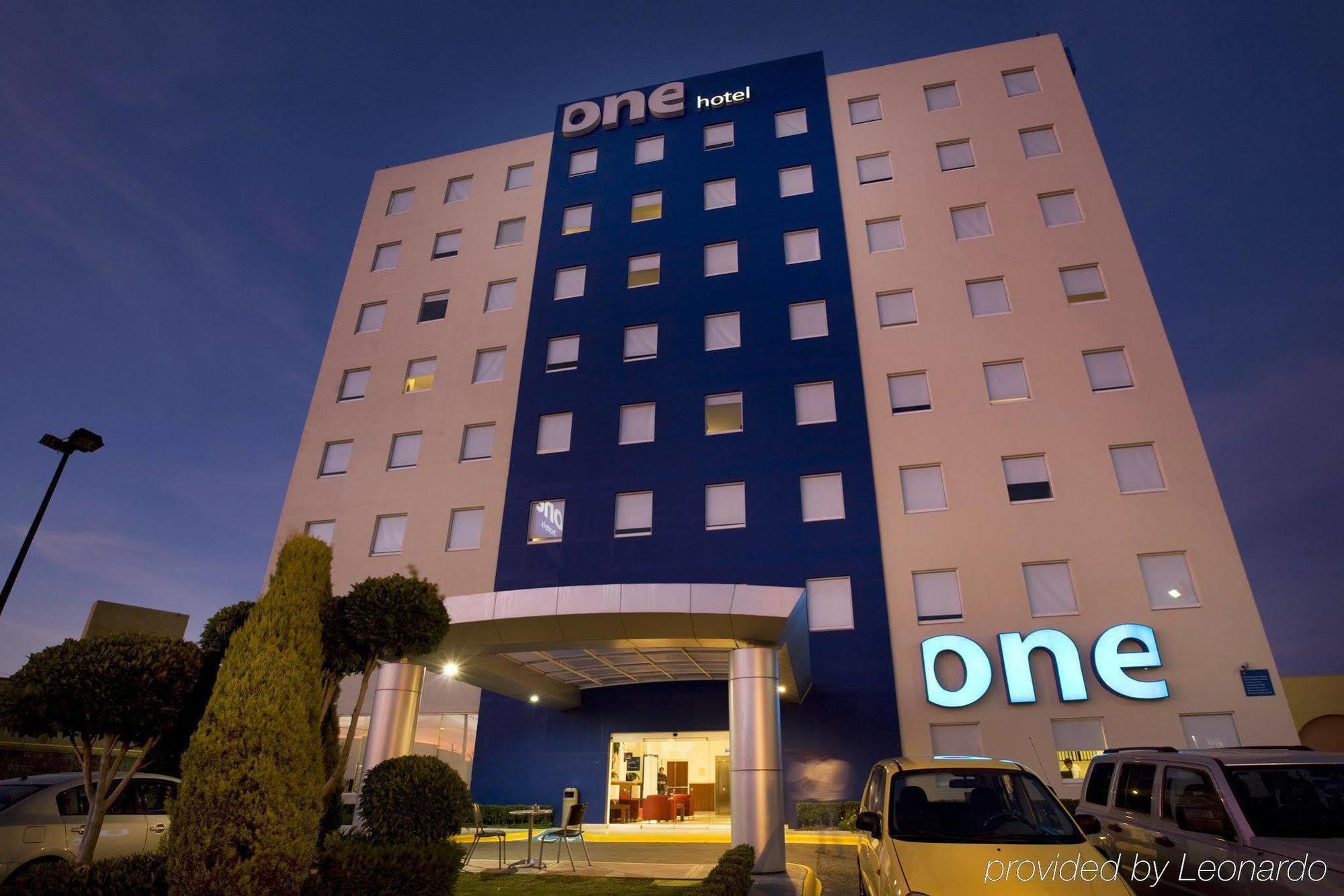 One Queretaro Plaza Galerias Hotel Exterior photo