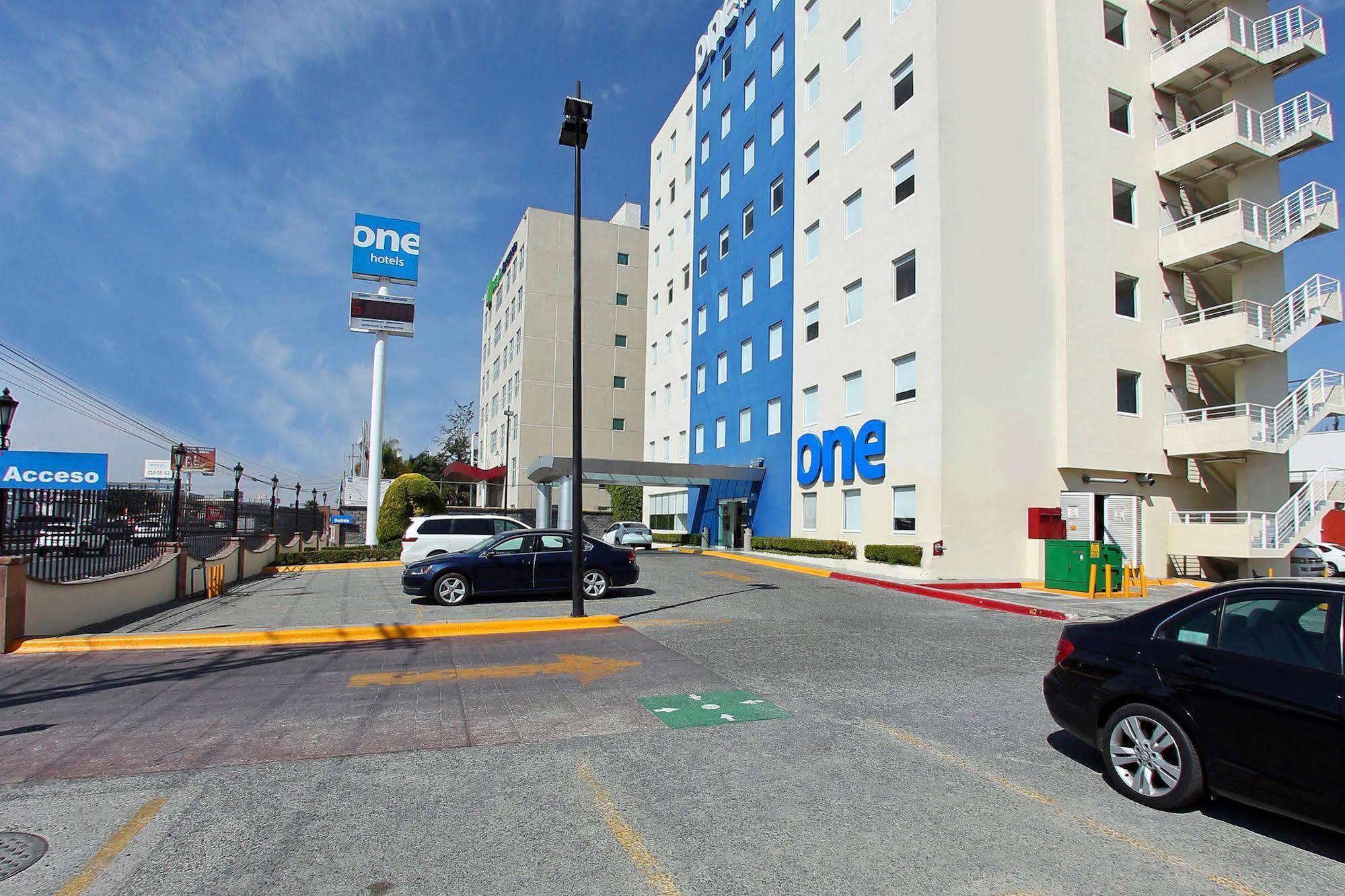 One Queretaro Plaza Galerias Hotel Exterior photo