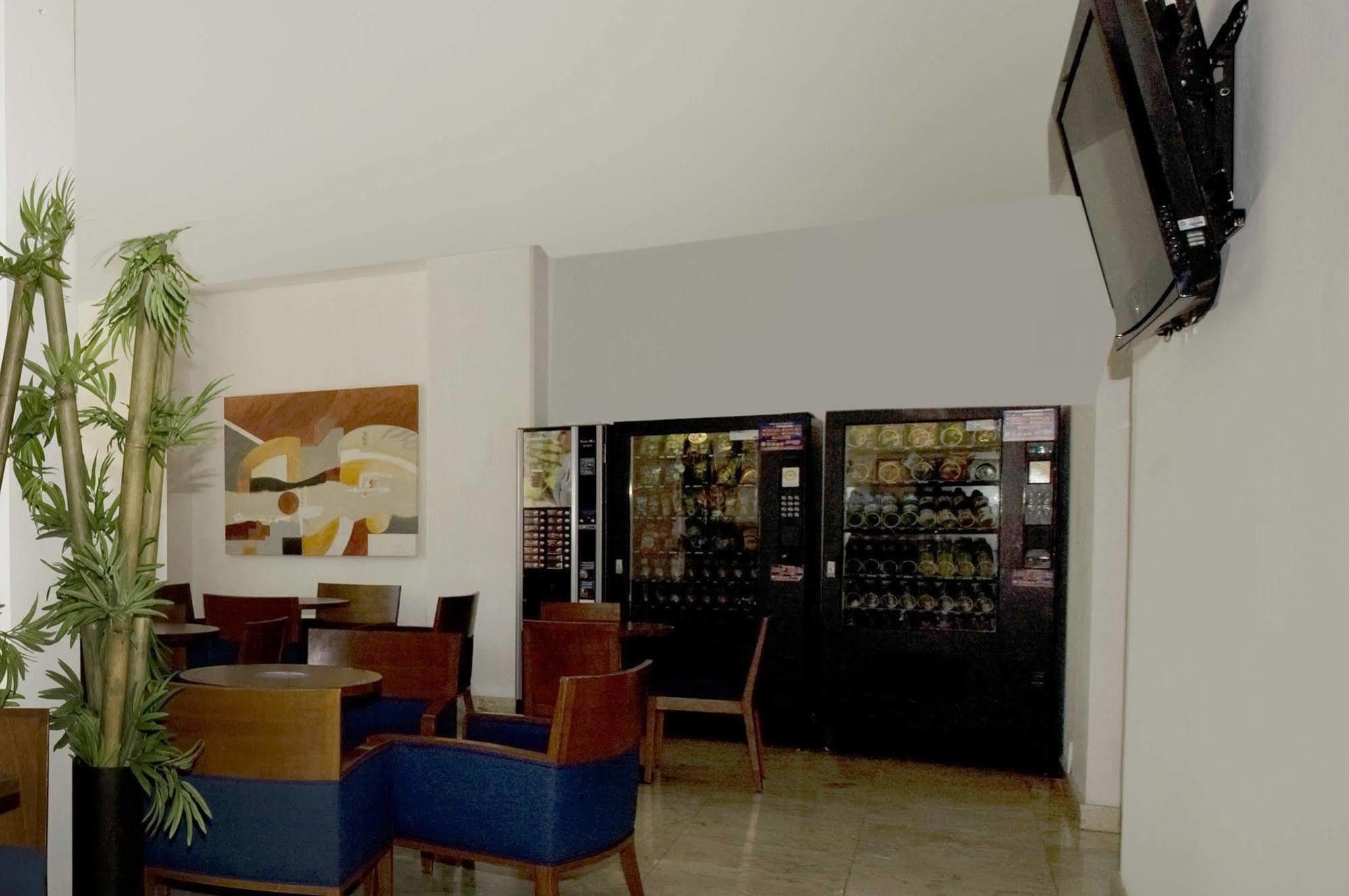 One Queretaro Plaza Galerias Hotel Exterior photo
