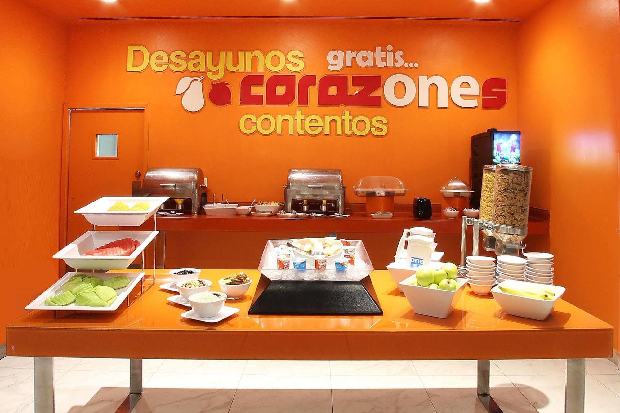One Queretaro Plaza Galerias Hotel Exterior photo