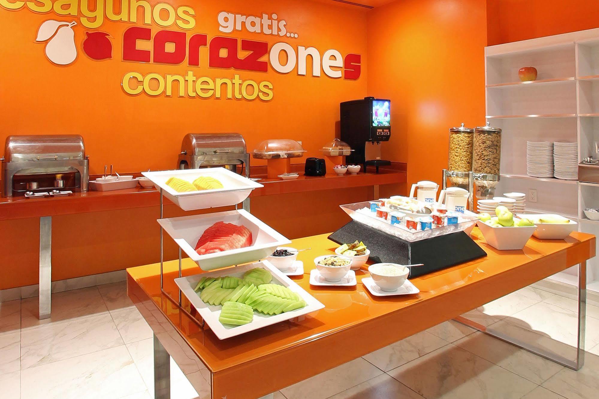 One Queretaro Plaza Galerias Hotel Exterior photo