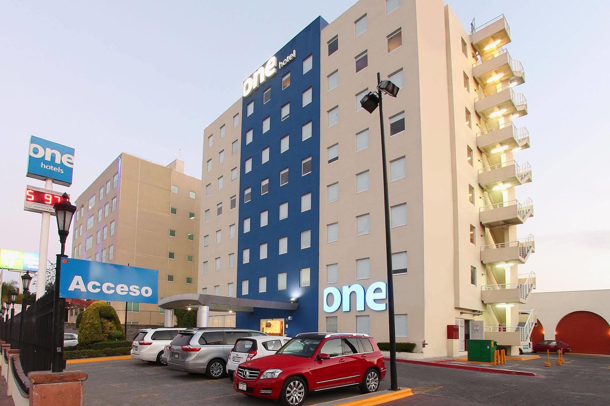 One Queretaro Plaza Galerias Hotel Exterior photo