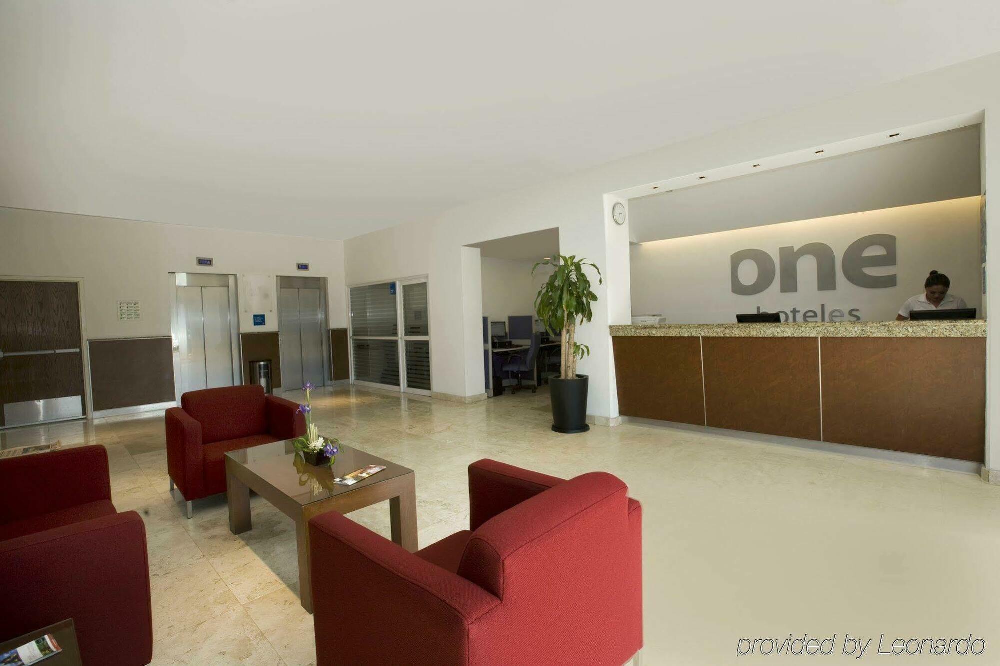 One Queretaro Plaza Galerias Hotel Interior photo